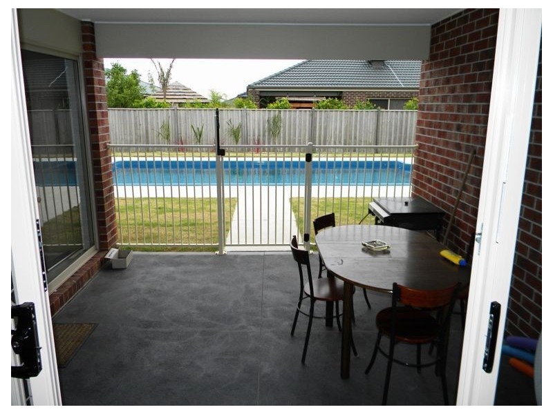 4 Flash Dan Drive, Cranbourne East VIC 3977