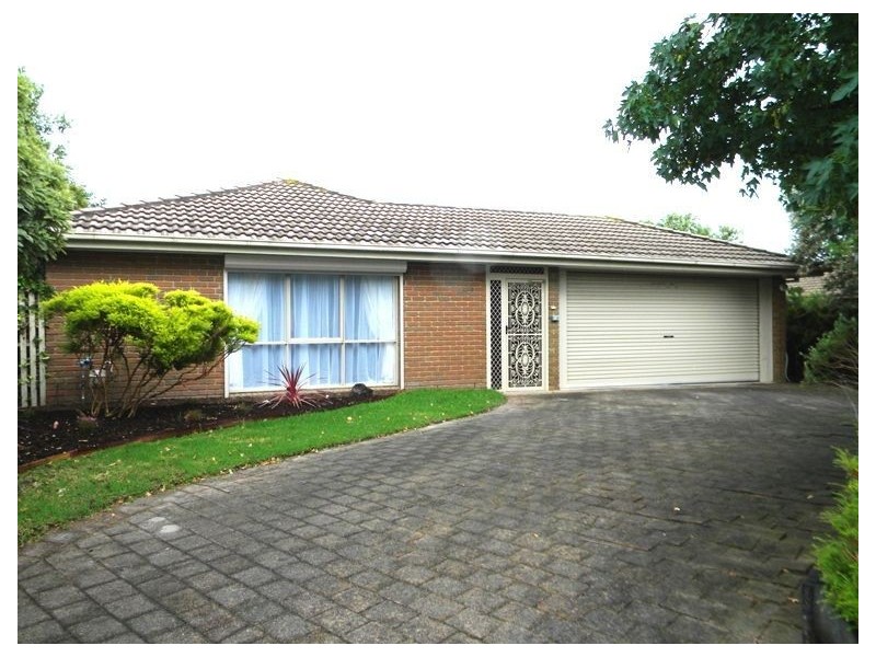 72 Lesdon Avenue, Cranbourne VIC 3977