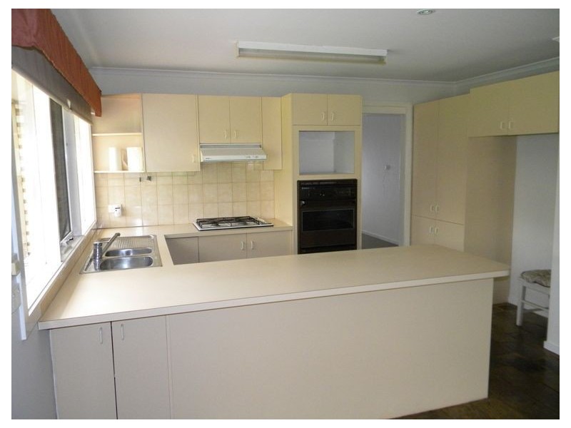 72 Lesdon Avenue, Cranbourne VIC 3977