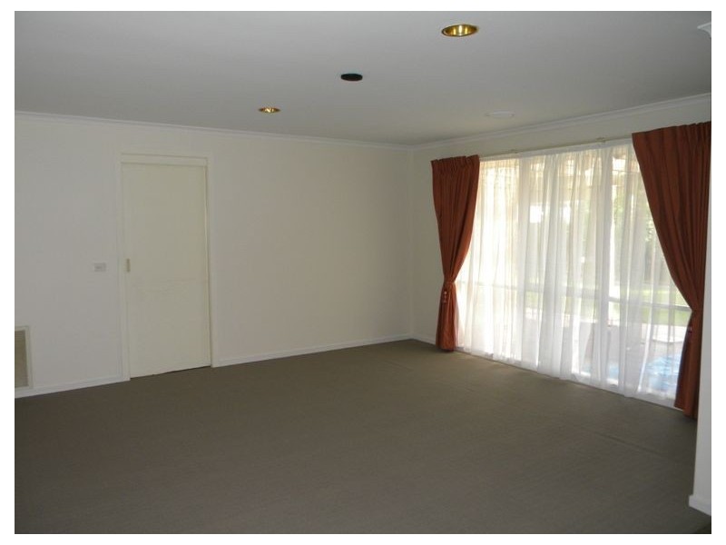 72 Lesdon Avenue, Cranbourne VIC 3977