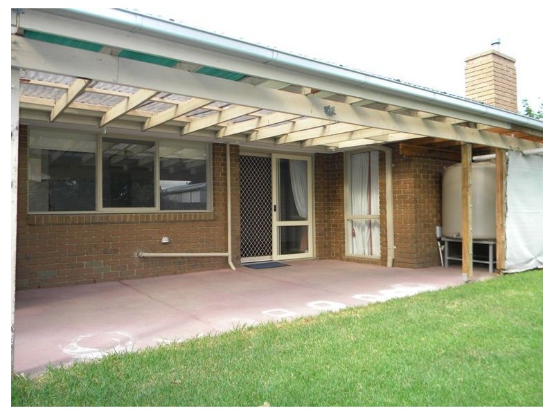 72 Lesdon Avenue, Cranbourne VIC 3977