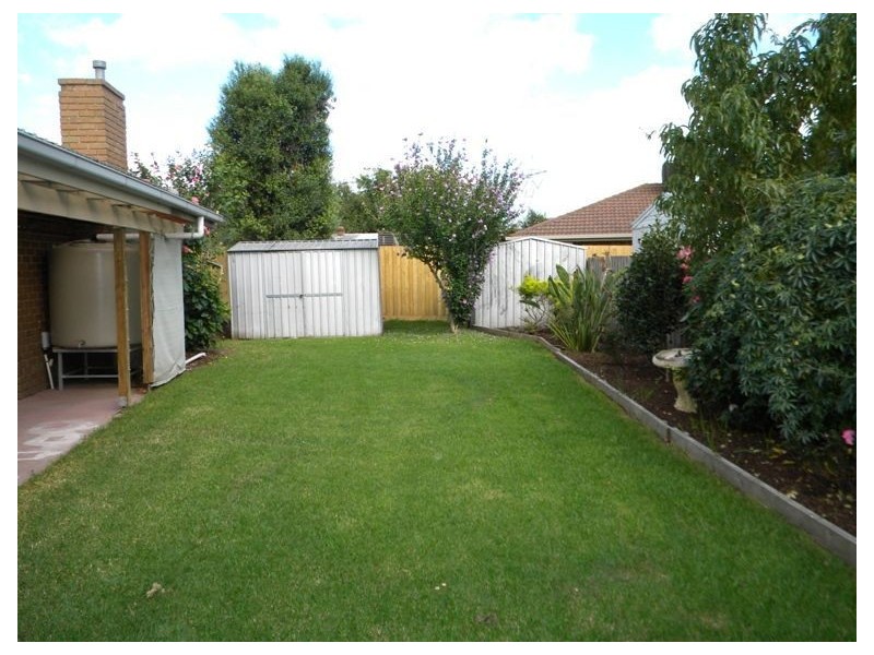 72 Lesdon Avenue, Cranbourne VIC 3977