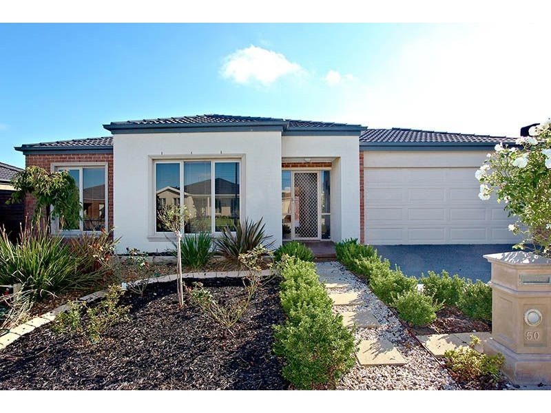 50 Westmoreland Avenue, Cranbourne North VIC 3977