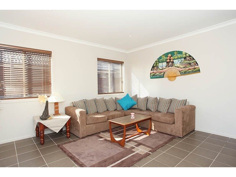 50 Westmoreland Avenue, Cranbourne North VIC 3977