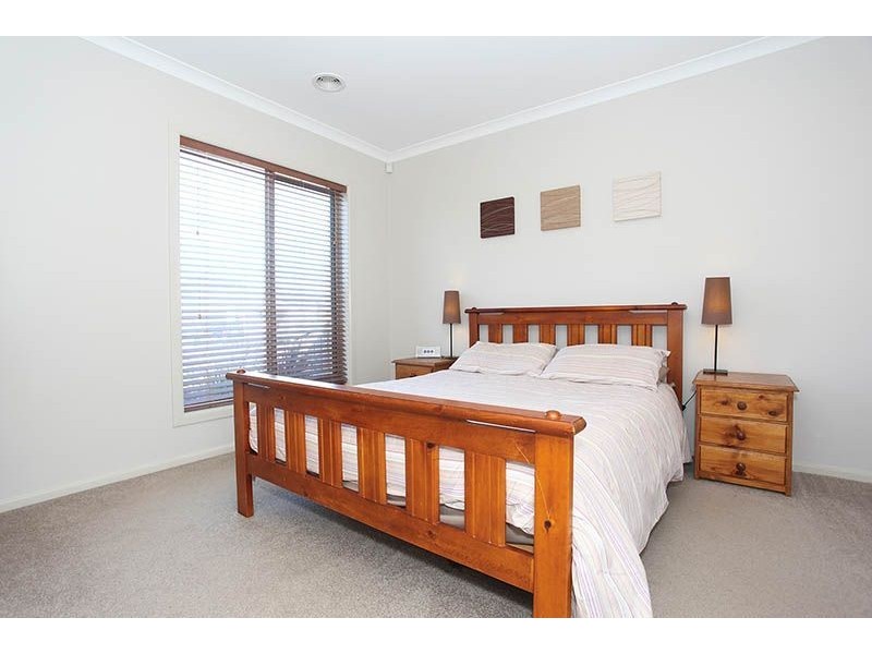 50 Westmoreland Avenue, Cranbourne North VIC 3977