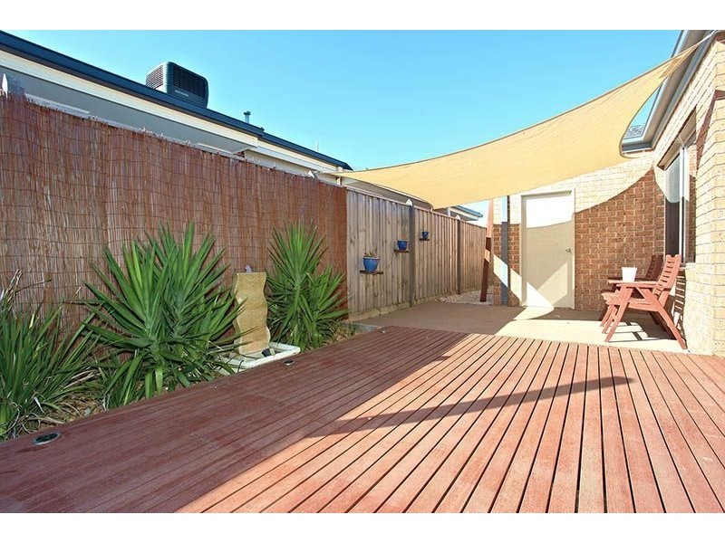 50 Westmoreland Avenue, Cranbourne North VIC 3977