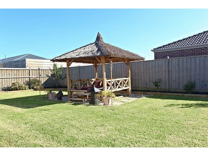 50 Westmoreland Avenue, Cranbourne North VIC 3977