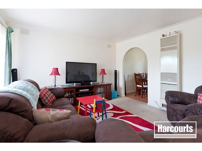 9 Clairmont Avenue, Cranbourne VIC 3977