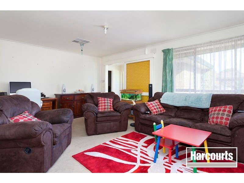 9 Clairmont Avenue, Cranbourne VIC 3977