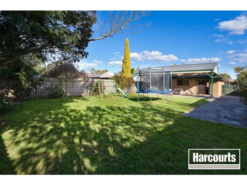 9 Clairmont Avenue, Cranbourne VIC 3977