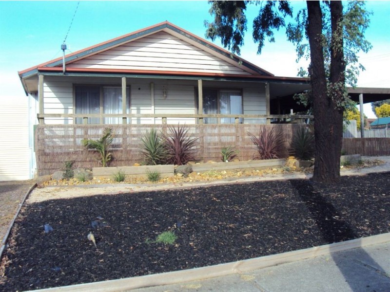 1 Sarno Court, Cranbourne VIC 3977