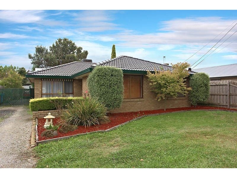 9 Clairmont Avenue, Cranbourne VIC 3977