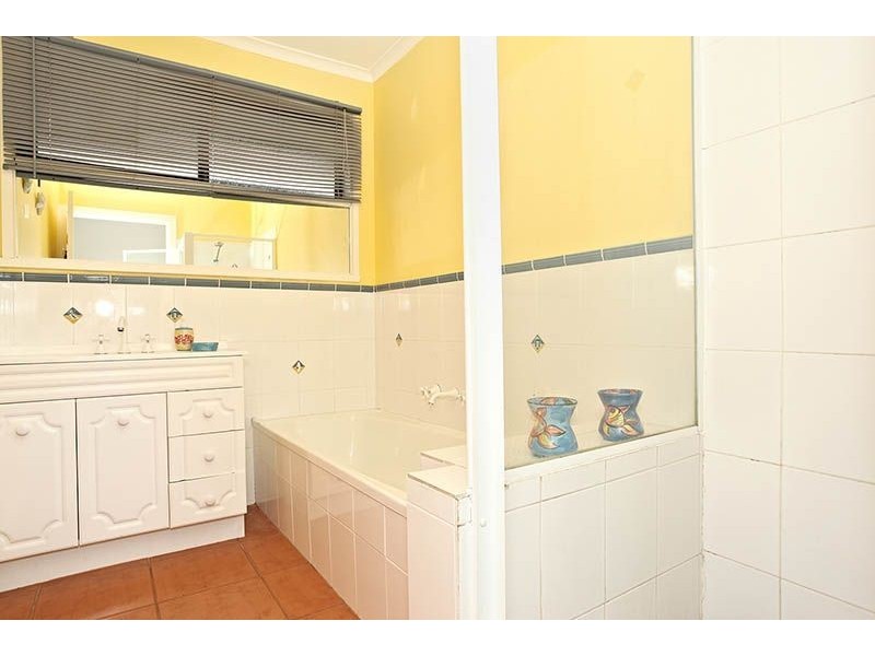9 Clairmont Avenue, Cranbourne VIC 3977