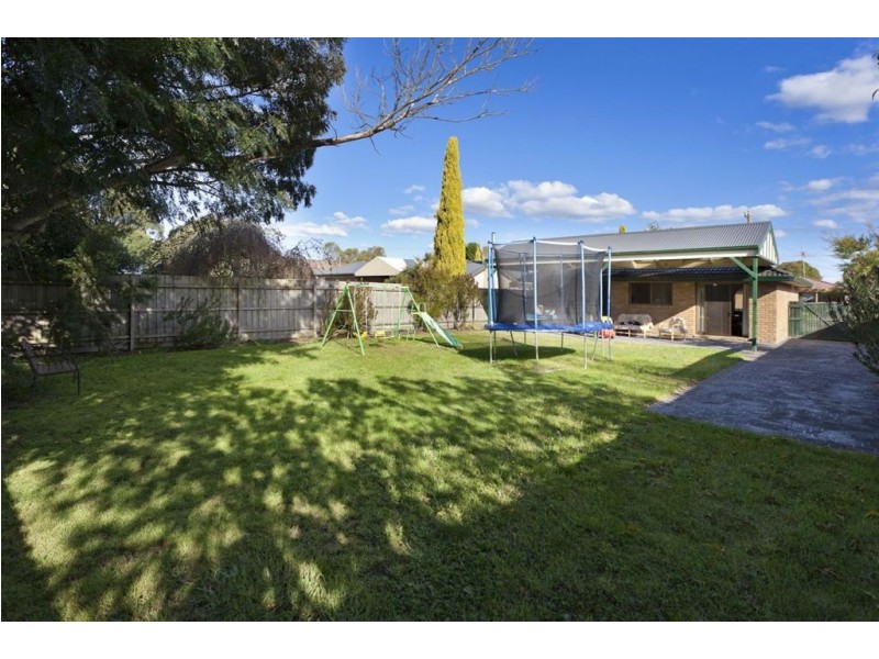 9 Clairmont Avenue, Cranbourne VIC 3977