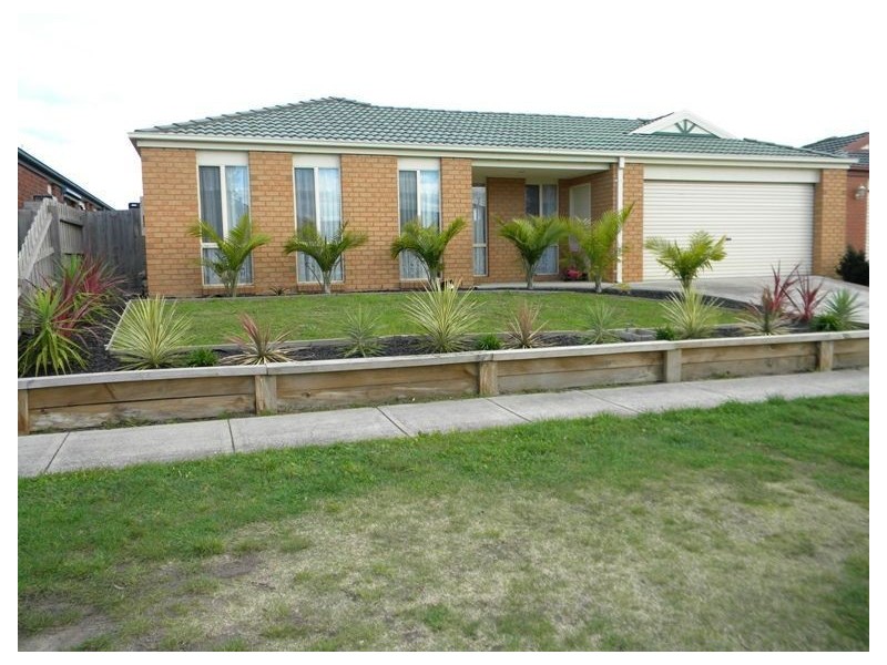 15 Breamlea Way, Cranbourne West VIC 3977