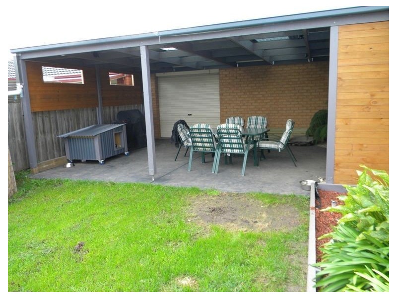 15 Breamlea Way, Cranbourne West VIC 3977