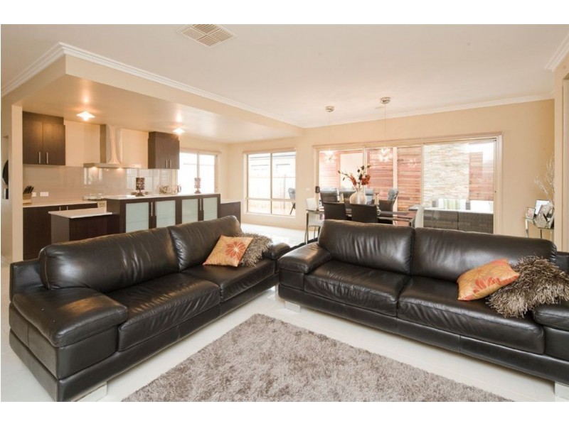 25 Locky Grove, Lyndhurst VIC 3975