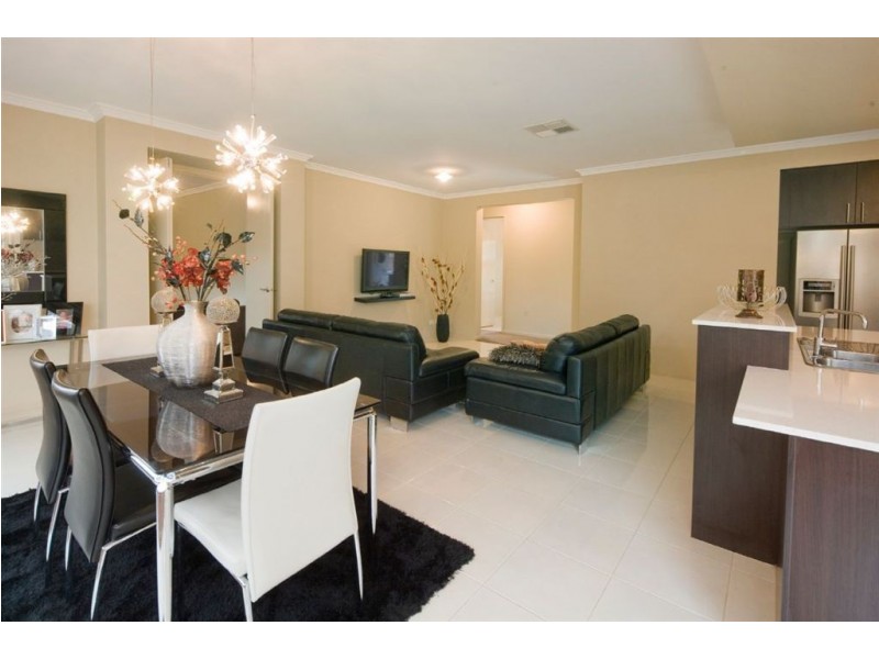 25 Locky Grove, Lyndhurst VIC 3975