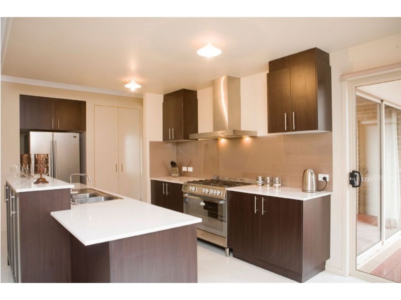 25 Locky Grove, Lyndhurst VIC 3975