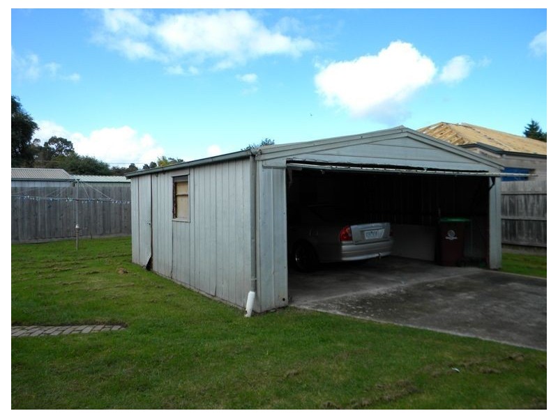 2 Camms Road, Cranbourne VIC 3977
