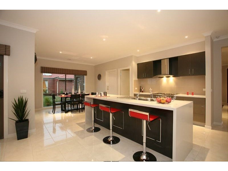 16 Mallet Grove, Lyndhurst VIC 3975