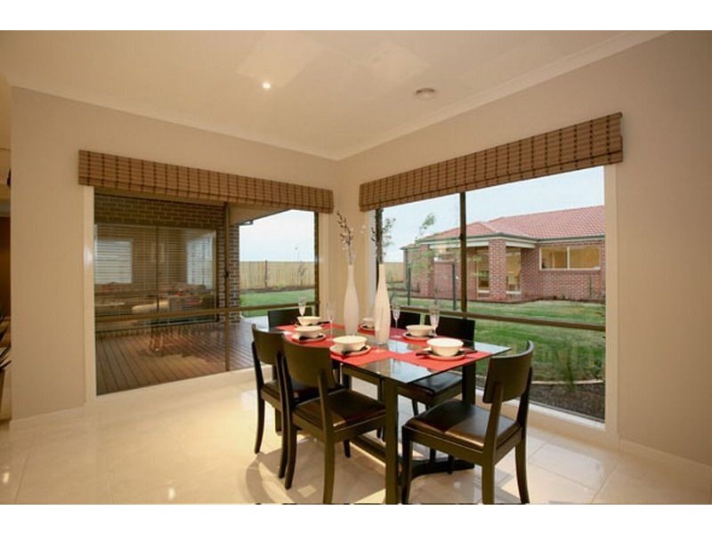 16 Mallet Grove, Lyndhurst VIC 3975