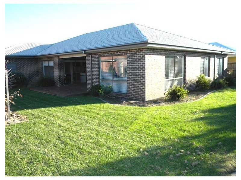 16 Mallet Grove, Lyndhurst VIC 3975