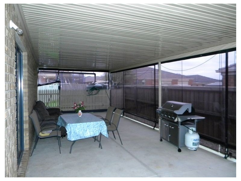 34 Flametree Circuit, Cranbourne VIC 3977