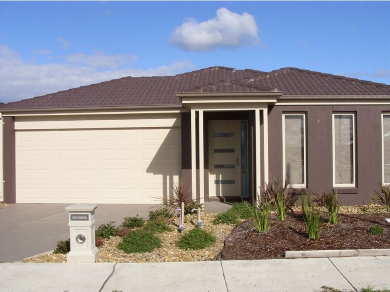 19 Charlbury Crescent, Cranbourne North VIC 3977