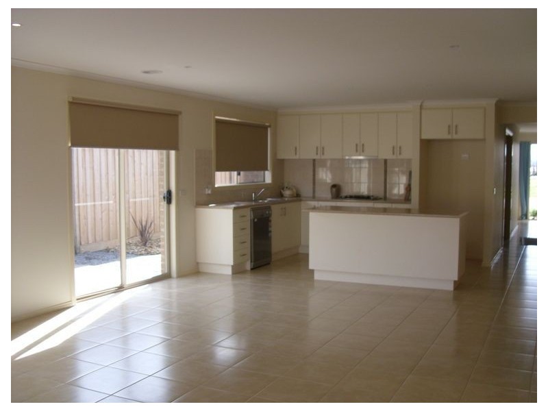 19 Charlbury Crescent, Cranbourne North VIC 3977