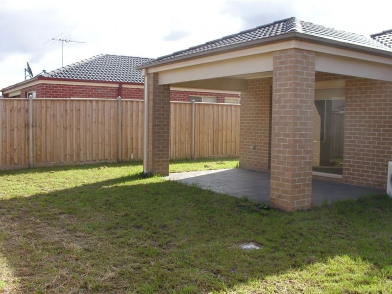 19 Charlbury Crescent, Cranbourne North VIC 3977