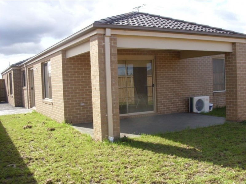 19 Charlbury Crescent, Cranbourne North VIC 3977