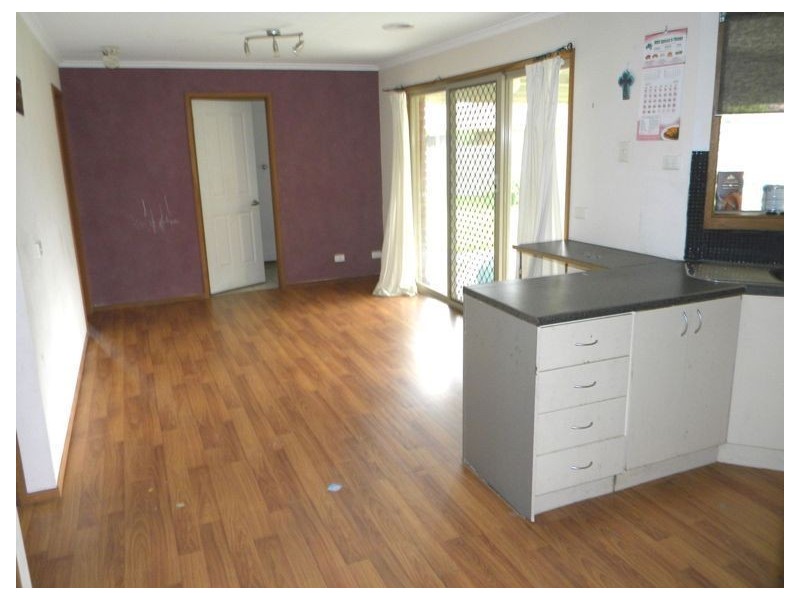 28 Andrea Crescent, Cranbourne North VIC 3977