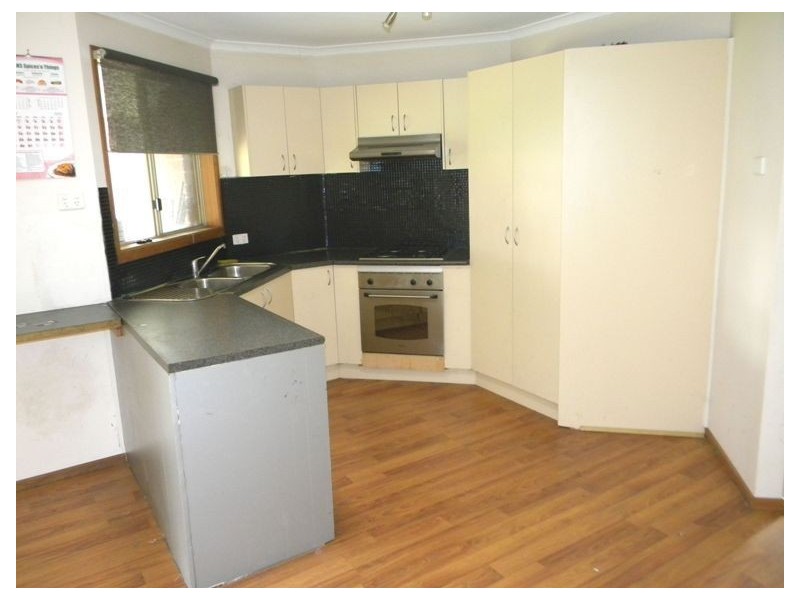 28 Andrea Crescent, Cranbourne North VIC 3977