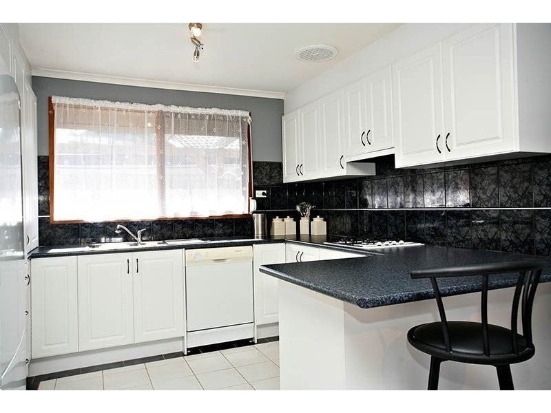 32 Courtenay Avenue, Cranbourne North VIC 3977