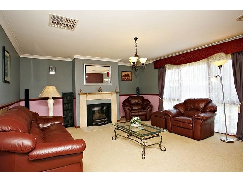 32 Courtenay Avenue, Cranbourne North VIC 3977