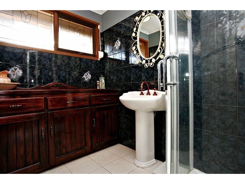 32 Courtenay Avenue, Cranbourne North VIC 3977