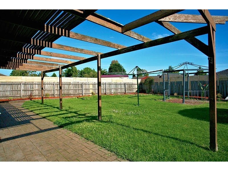 32 Courtenay Avenue, Cranbourne North VIC 3977