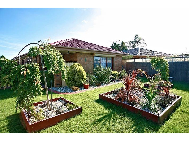 32 Courtenay Avenue, Cranbourne North VIC 3977