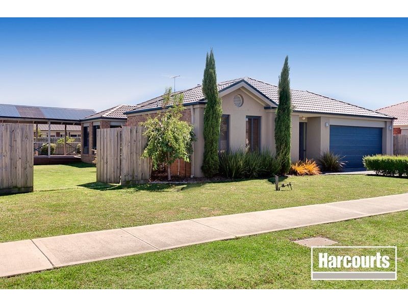 18 Phoenix Avenue, Cranbourne VIC 3977