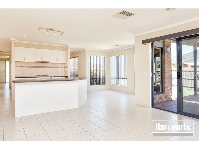 18 Phoenix Avenue, Cranbourne VIC 3977