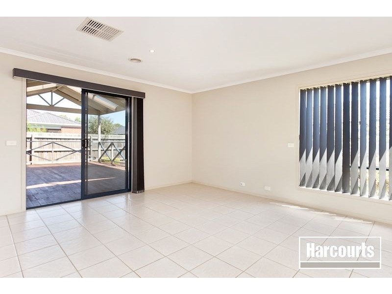 18 Phoenix Avenue, Cranbourne VIC 3977