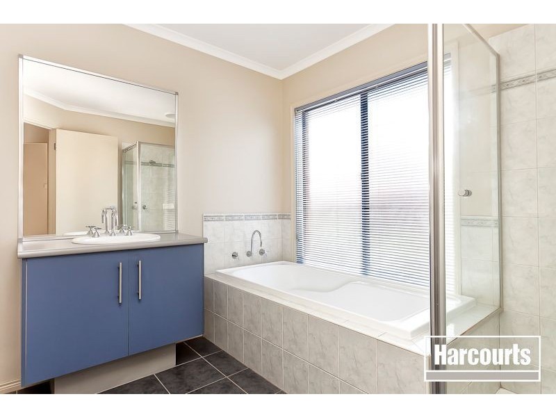 18 Phoenix Avenue, Cranbourne VIC 3977