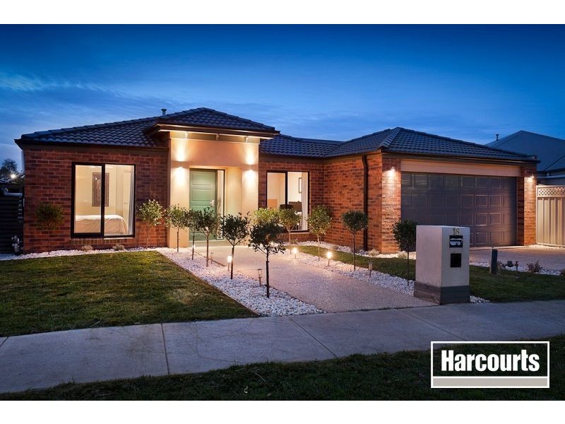 18 Thurvaston Crescent, Cranbourne East VIC 3977