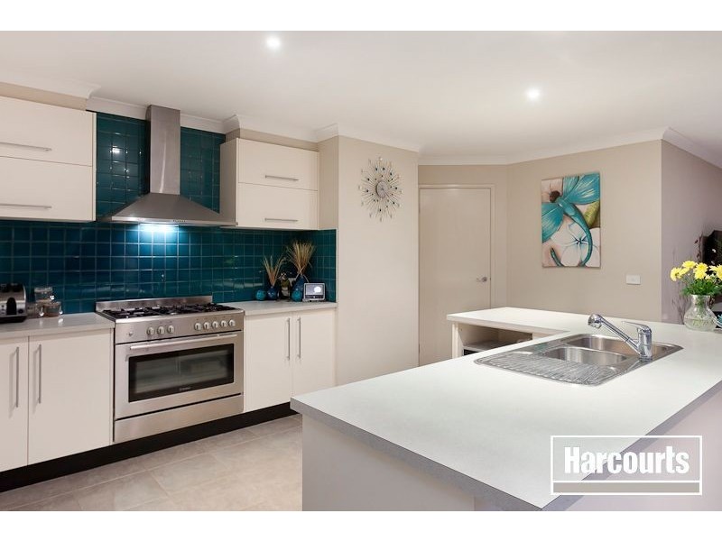 18 Thurvaston Crescent, Cranbourne East VIC 3977