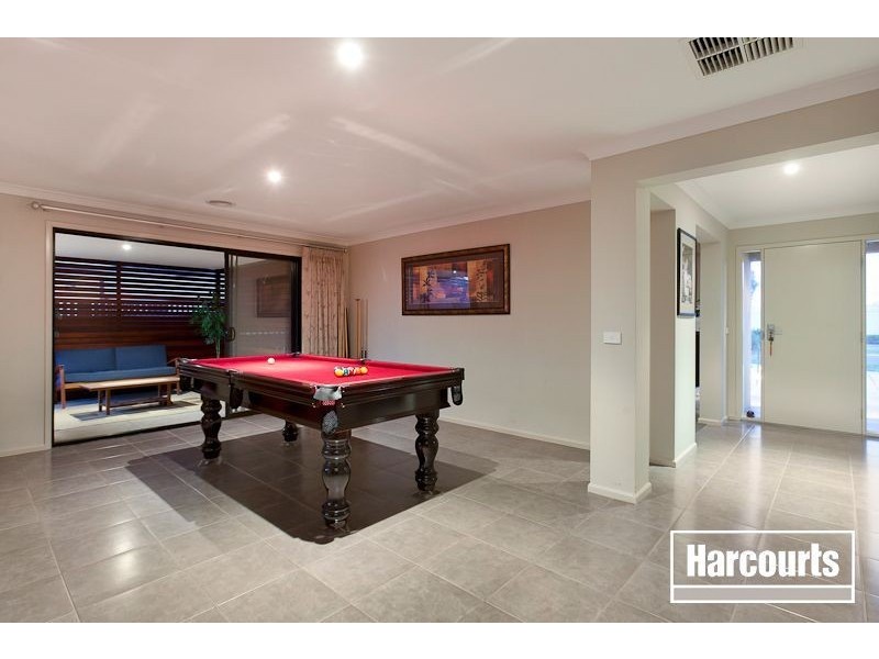 18 Thurvaston Crescent, Cranbourne East VIC 3977