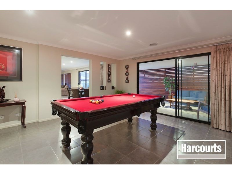 18 Thurvaston Crescent, Cranbourne East VIC 3977