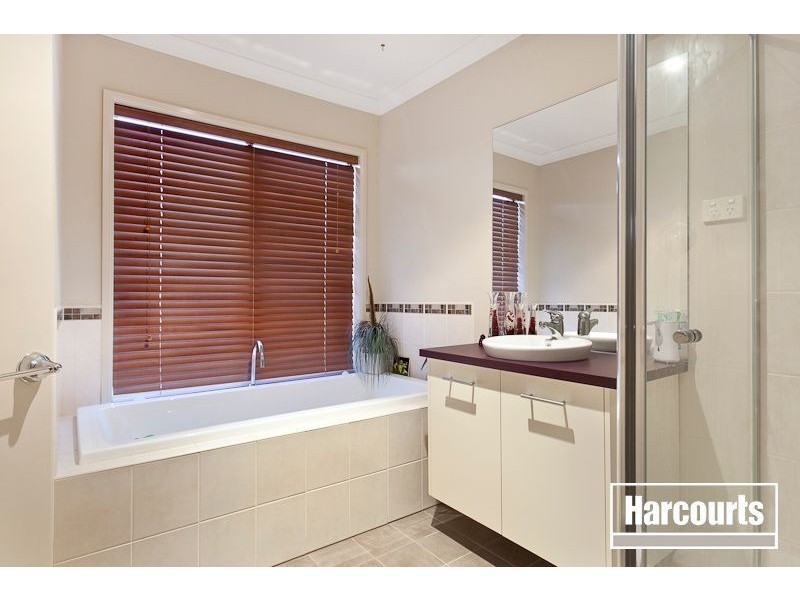 18 Thurvaston Crescent, Cranbourne East VIC 3977