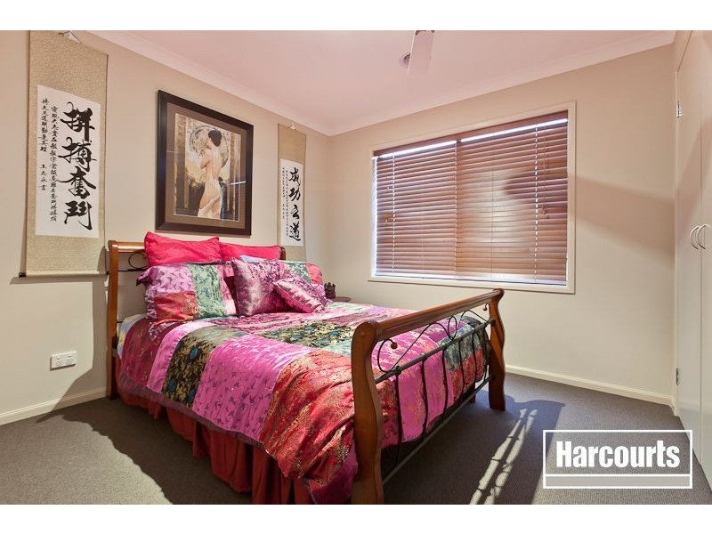 18 Thurvaston Crescent, Cranbourne East VIC 3977