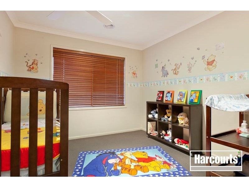 18 Thurvaston Crescent, Cranbourne East VIC 3977